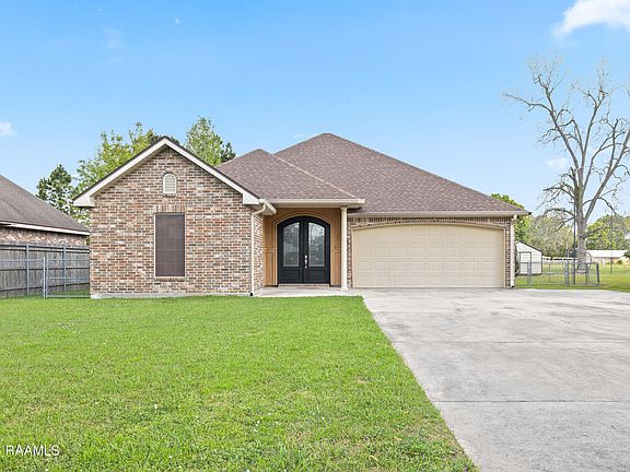 2nd image of 208 Saint Pierre Blvd
