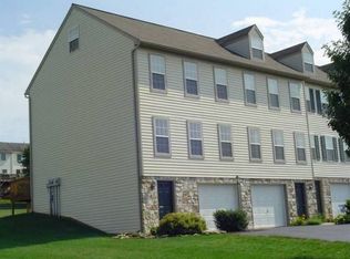 2740 Woodmont Dr, York, PA