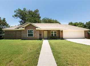 609 N Davis St, West, TX 76691