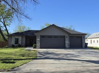 433 W 4th St, Solomon, KS 67480