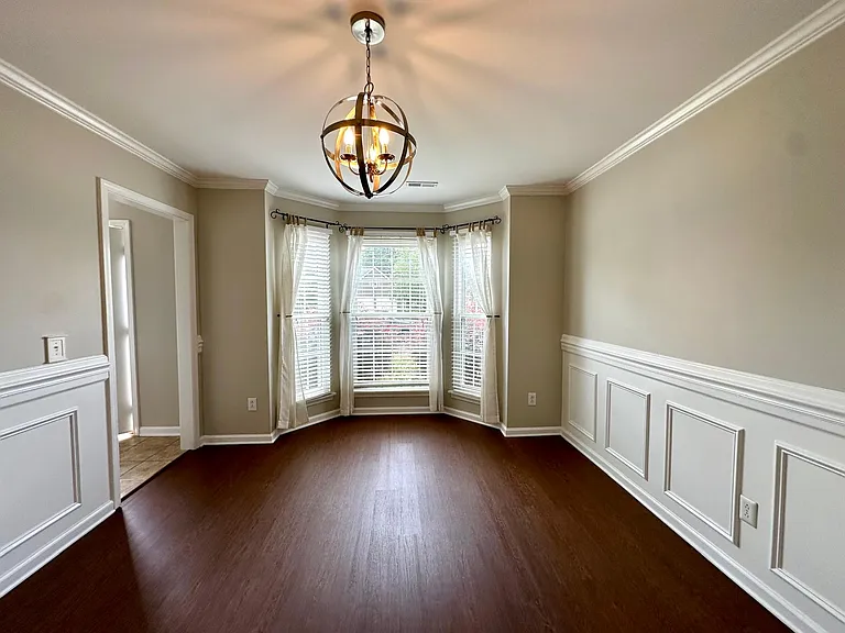 8425 Hirsch Dr — Photo 16
