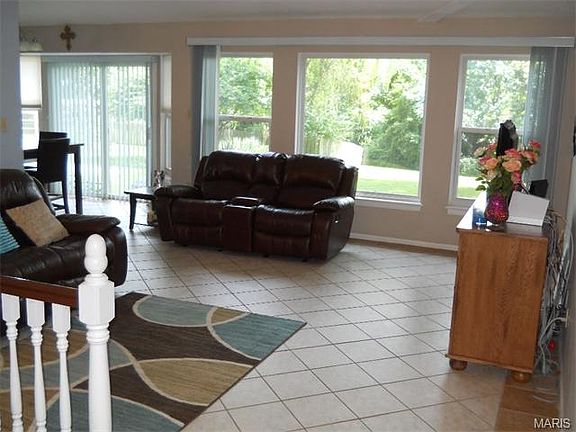 2nd image of 820 Crescent Oaks Ct