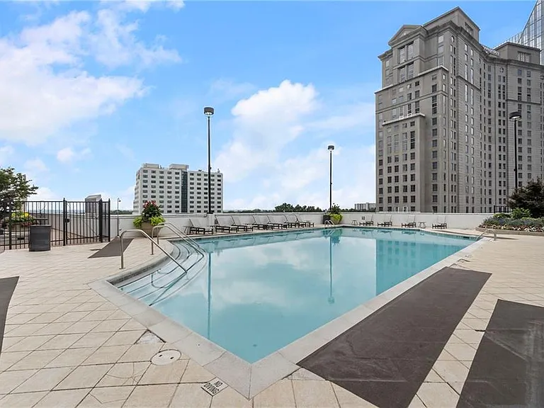 3324 Peachtree Rd NE #915 — Photo 20