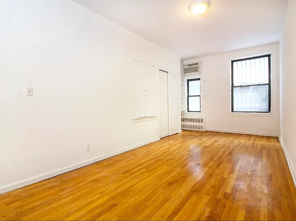 189 East 93rd Street 1B image 2 of 4