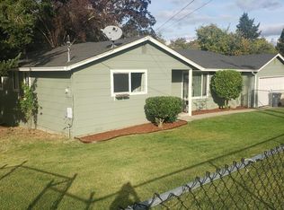 1102 NE Beacon Dr, Grants Pass, OR 97526