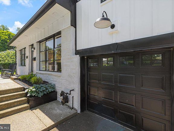 3rd image of 598 Constitutional Dr