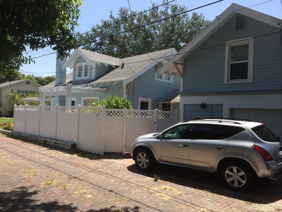 2nd image of 724 Bay St NE