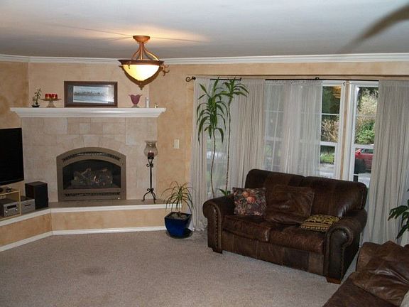 Great Living Room with gas fireplace to sit and relax or wonderful entertaining room