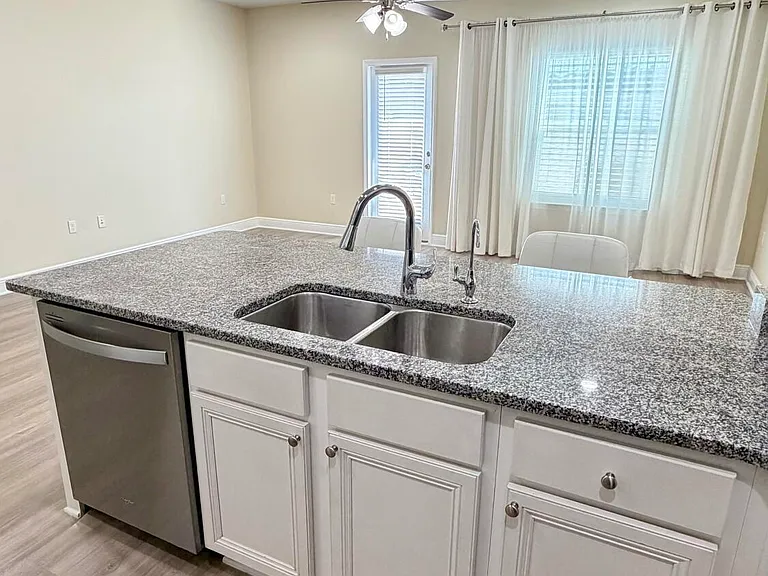7520 Shadow Lake Dr — Photo 9