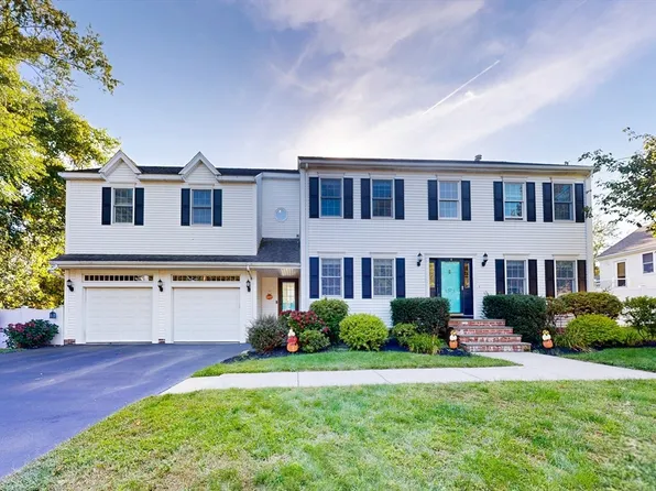 57 Graziano Dr, Braintree, MA 02184