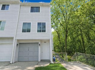 526 Ilyssa Way, Staten Island, NY 10312