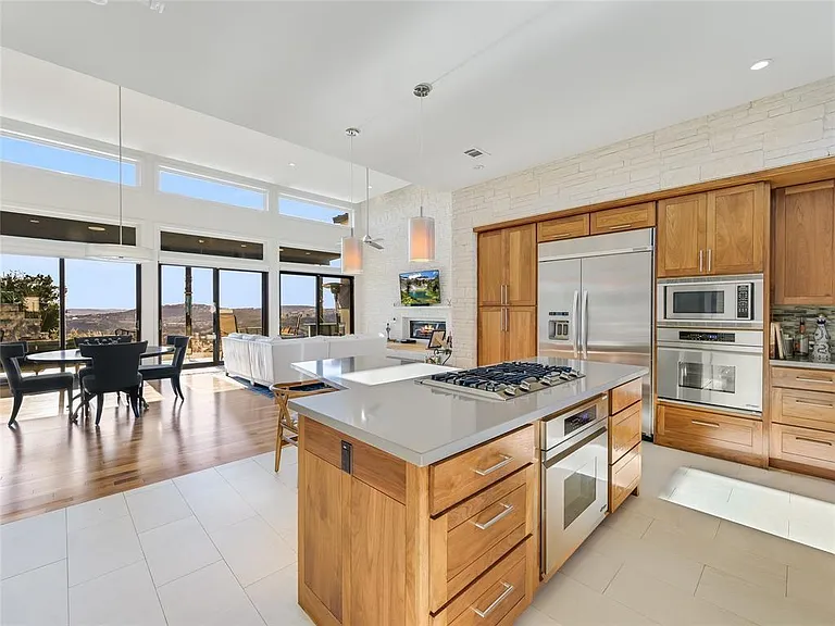 6813 Valburn Dr — Photo 9