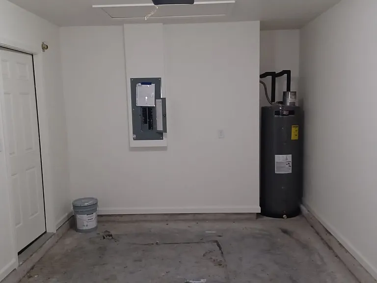 614 Hannah St — Photo 22