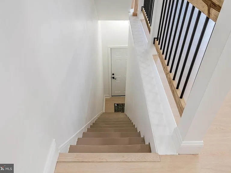 703 N 43rd St #2 — Photo 8