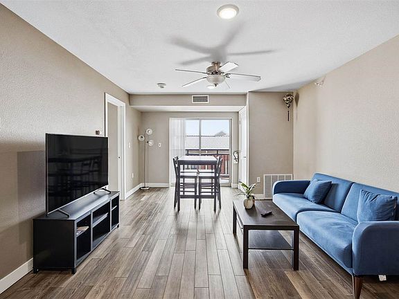 2nd image of 332 S Linn St APT 414