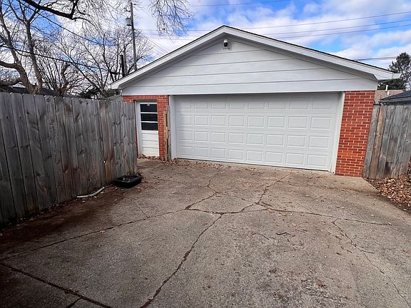 2nd image of 2802 Flora Ave
