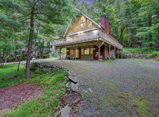 34 Roamingwood Rd, Lake Ariel, PA 18436