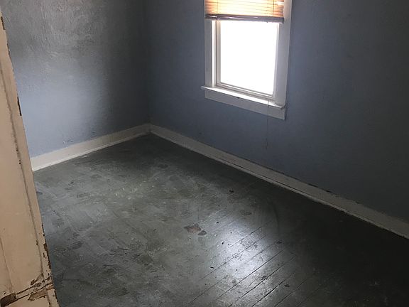 4th image of 701 E Marietta Ave