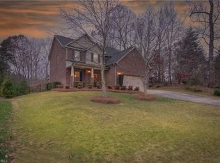 1910 Curraghmore Rd, Clemmons, NC 27012