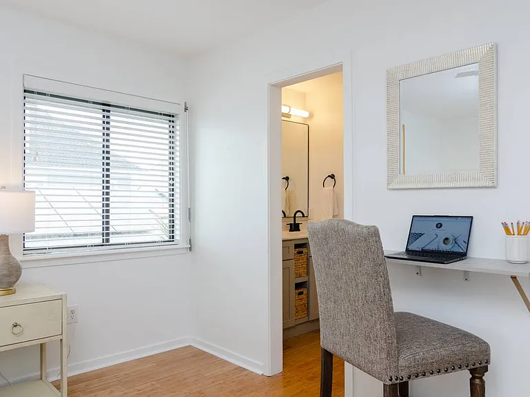 9 E Henderson St #A — Photo 7
