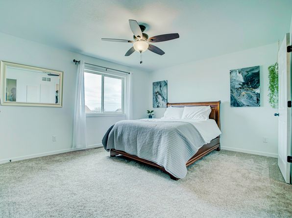 407 E Cheyenne St, Roberts, WI 54023