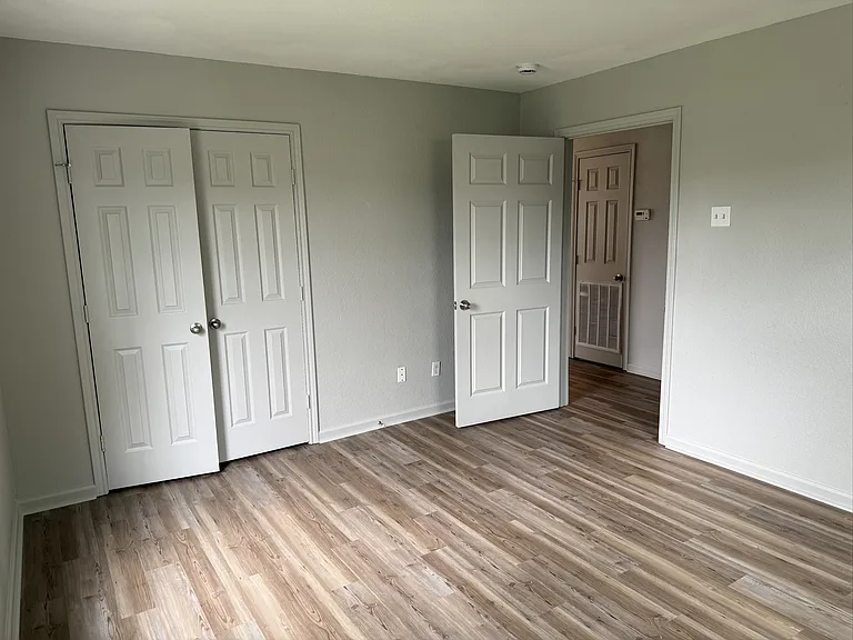 127 E Gilman Rd — Photo 6
