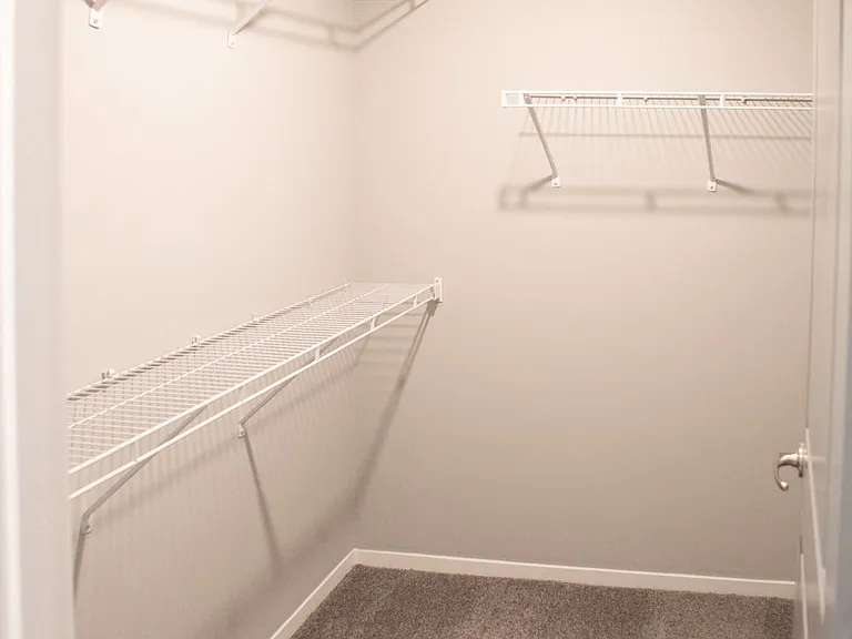 Grand Island Apartments — Photo 7