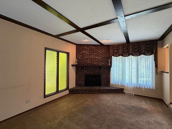 4th image of 1076 Shoreline Rd