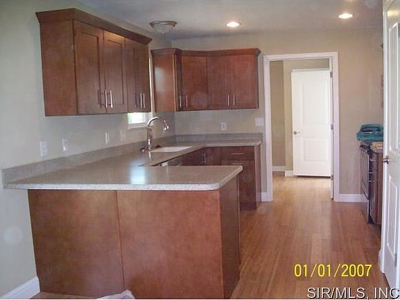 4th image of 310 Courtland Dr