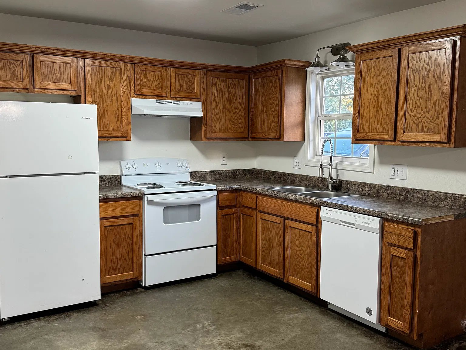 3 bed, 950 sqft, $875 — Photo 1