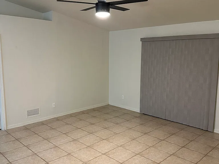 5027 Benton St — Photo 12