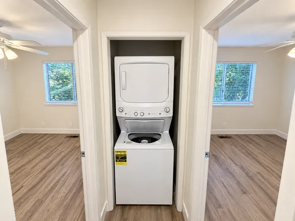 4 Bed Townhome - 1,250 Sq. Ft. + In-Unit W/D, 747 W 4th Ave APT 4, Chico, CA 95926