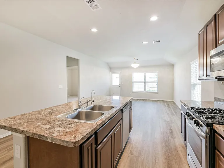 2135 Twisted Cedar Ct — Photo 7