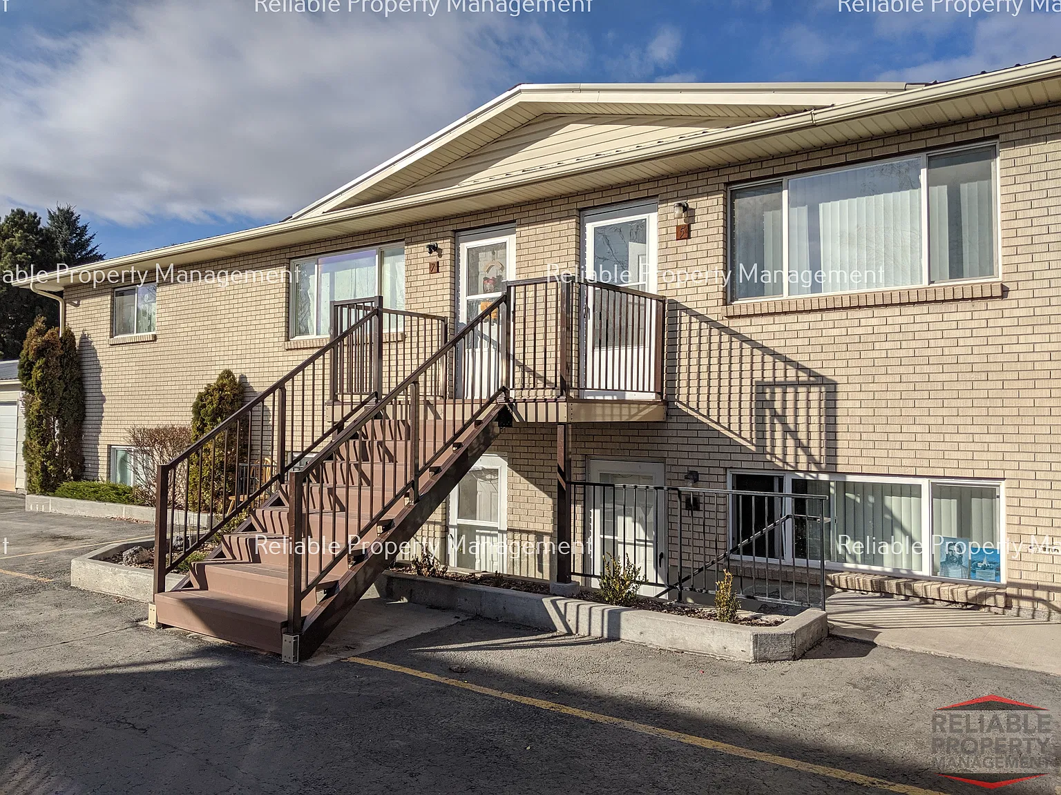 2 bed, $995 — Photo 1