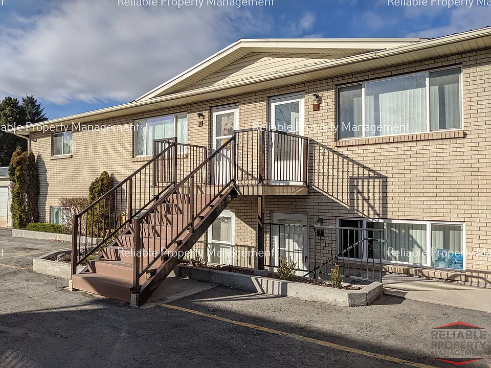 471 Hansen Ave #2