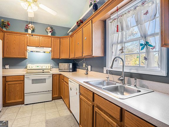 5th image of 421 Arrowhatchee Dr