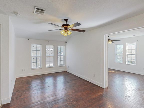 3rd image of 2004 Clover Ln APT 1