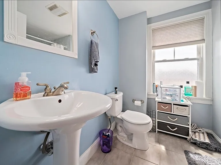 32 Adamson St #E — Photo 11