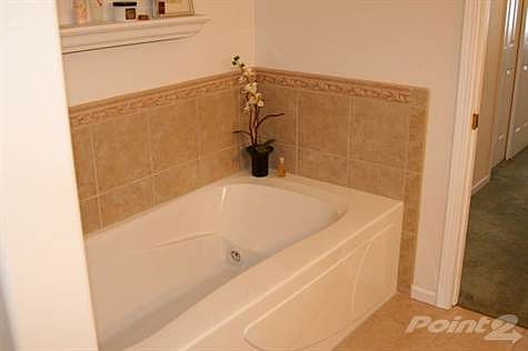 3rd image of 1808 Poplar Ln
