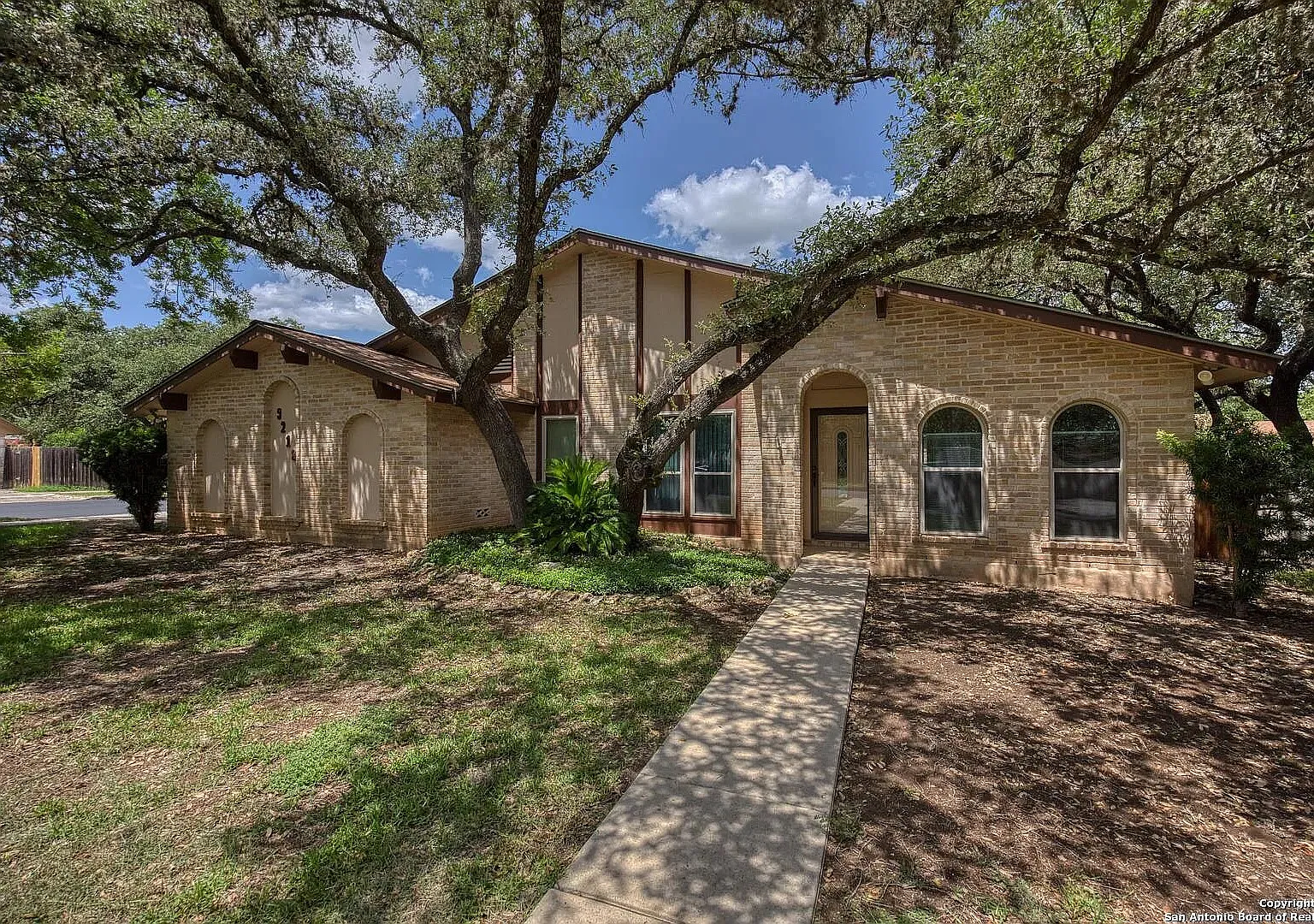 3 bed, 1457 sqft, $1,595 — Photo 1