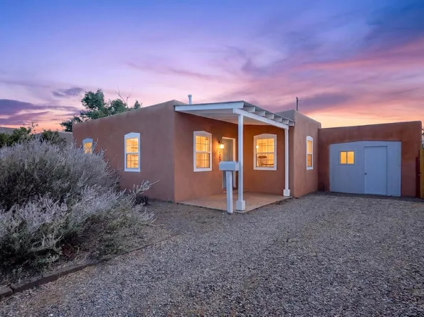 423 Alcazar St NE, Albuquerque, NM 87108