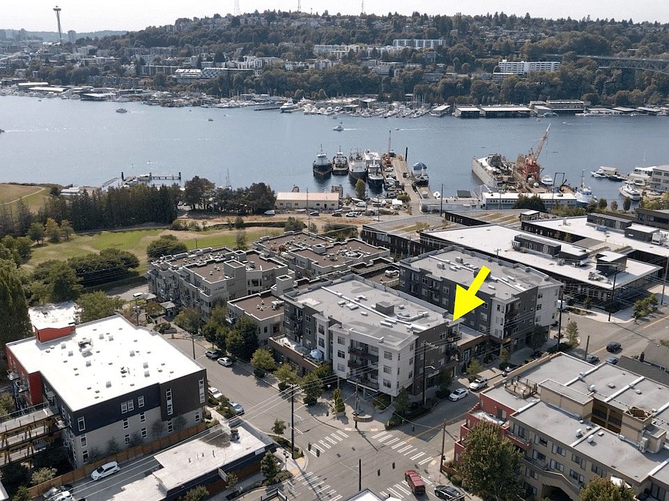 Tavona location near Gas Works Park and Lake Union (unit 413 marked by yellow arrow)