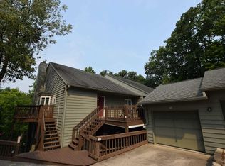 9702 S Harbour Pointe Dr, Bloomington, IN