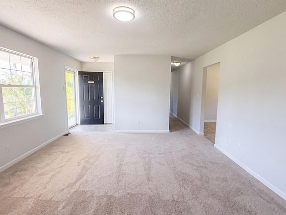 3rd image of 165 Pinewood Dr