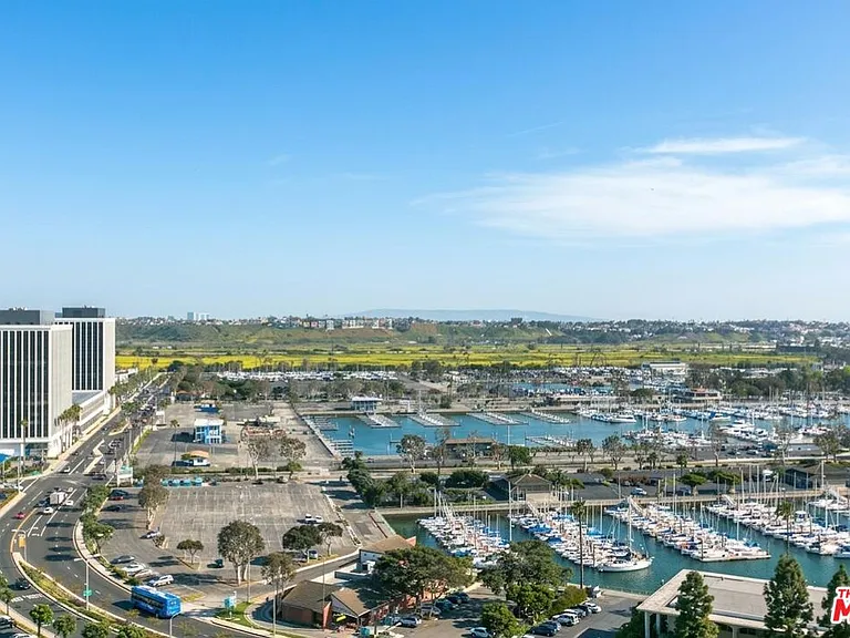 13600 Marina Pointe Dr #1507 — Photo 1