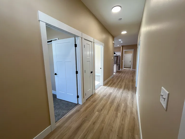 1220 W Spring Ln — Photo 15