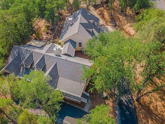 4th image of 20885 Christopher Cir