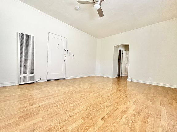 5th image of 439 N Van Ness Ave #15A