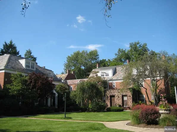 185 E Palisade Ave #C2b-28, Englewood, NJ 07631