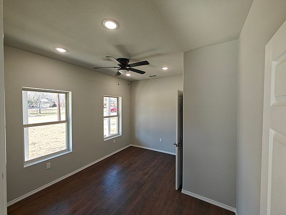 5th image of 914 N Rockwall Ave